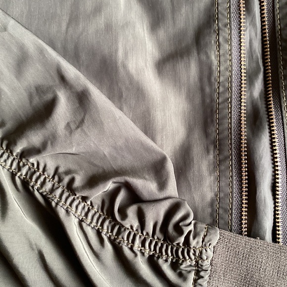 Green Express Windbreaker, size small, lightly worn. - Picture 3 of 4